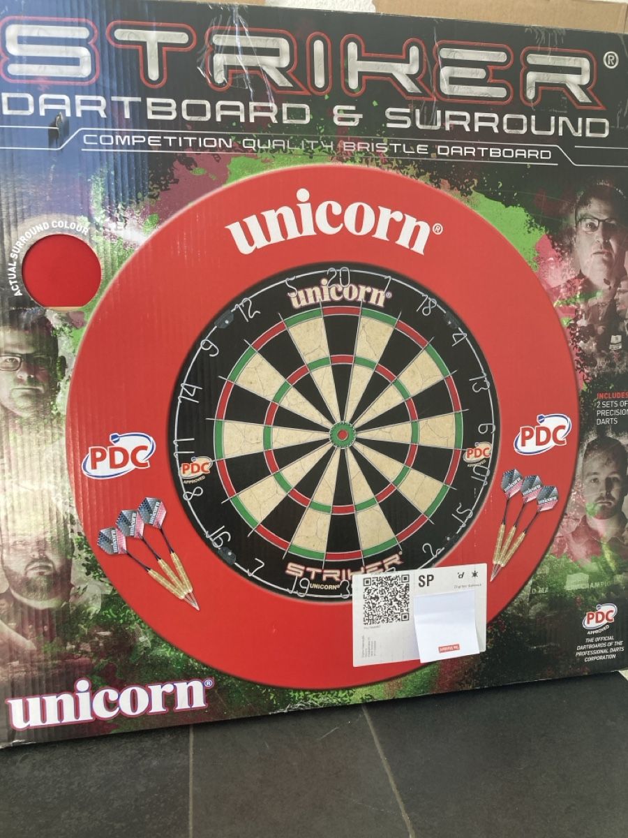Jeux de fléchettes: Unicorn Striker Dartboard & Surround – Neuf avec emballage d'origine à Meilen par anweber01