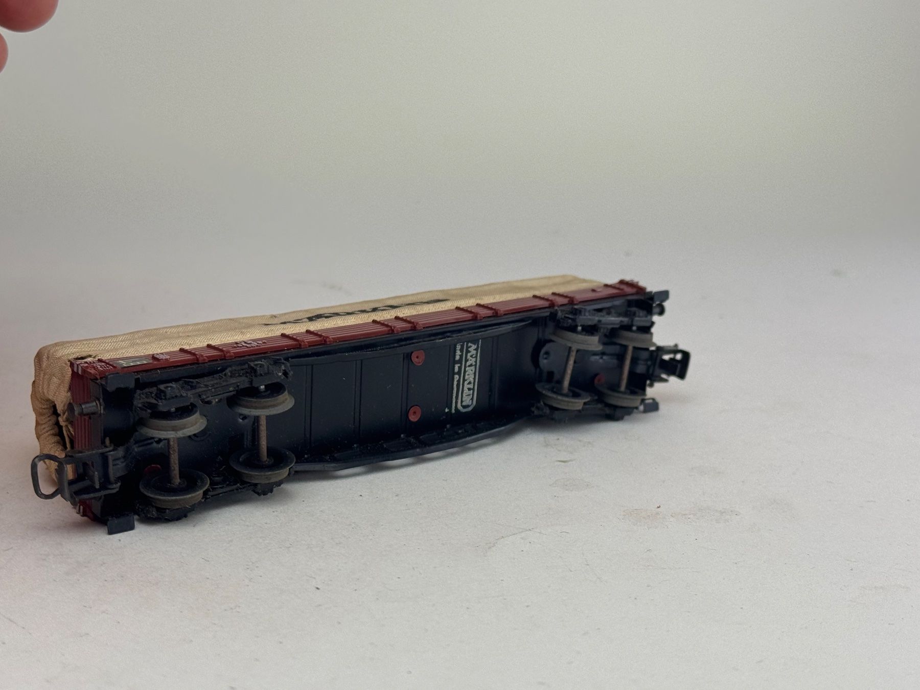 Märklin Modellini di ferrovie: EX-  Märklin Flachbordwagen mit Plane 4517 – Usato da Elm venduto da Wikmtz 2