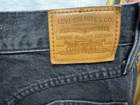 Levi's 80s Mom Jean Hose Grau Groesse 28 Damen