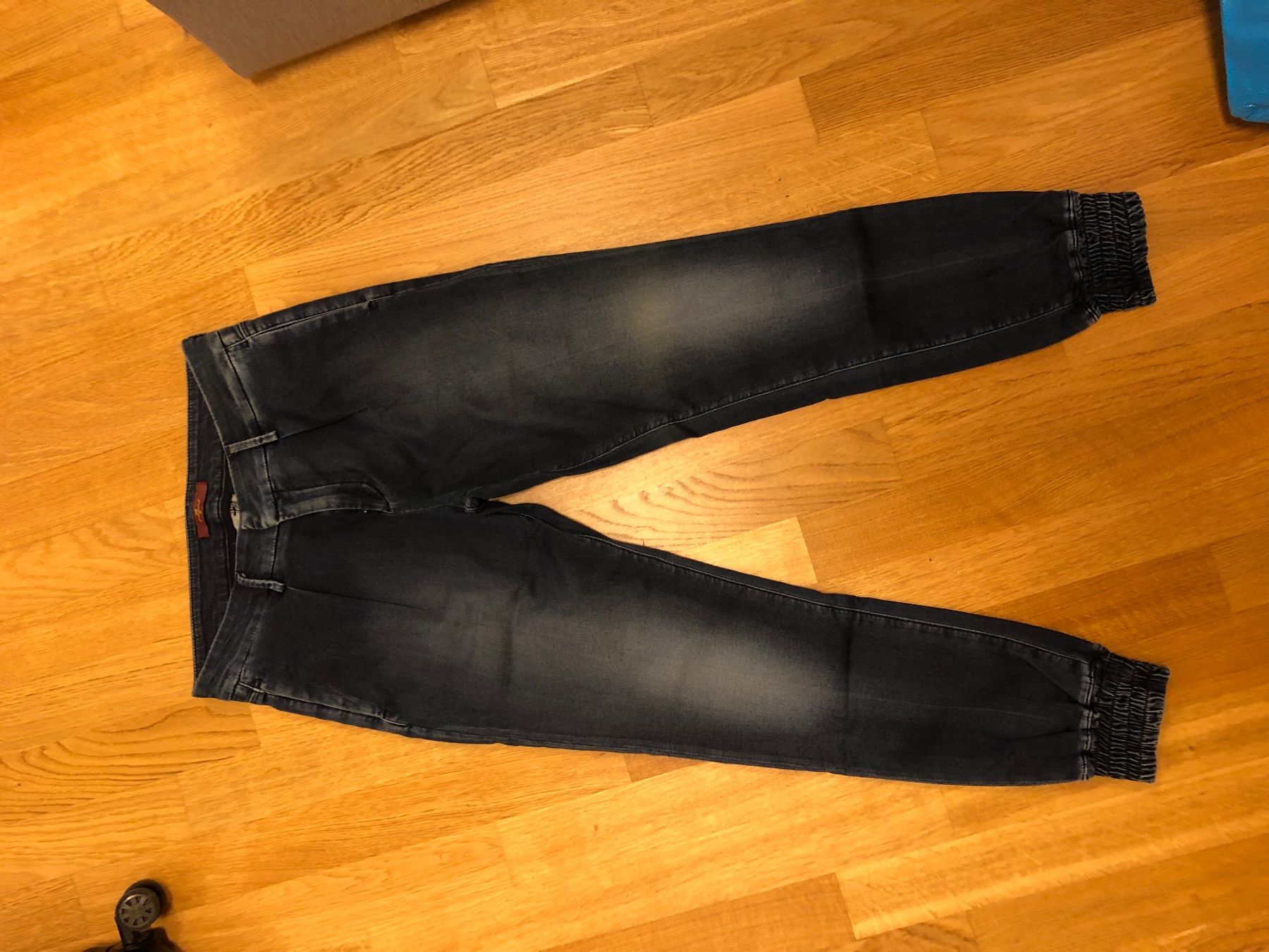 Jeans: 7 For All Mankind Jeans Hose mit elastischen Bünden – Gebraucht aus Duebendorf von tom_lp2m