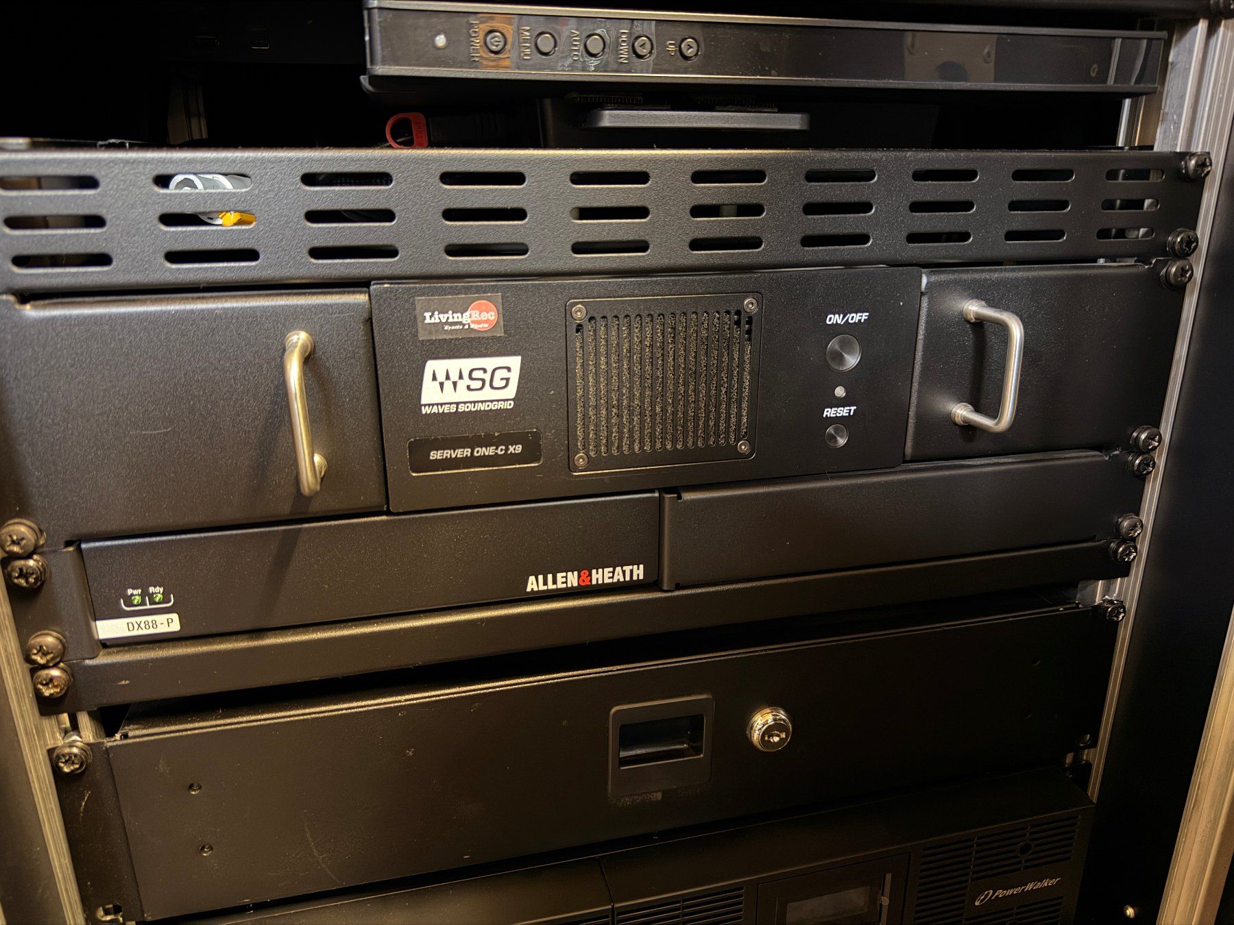Platines de mixage: Waves Server One X9 – D'occasion à Konolfingen par LivingRec