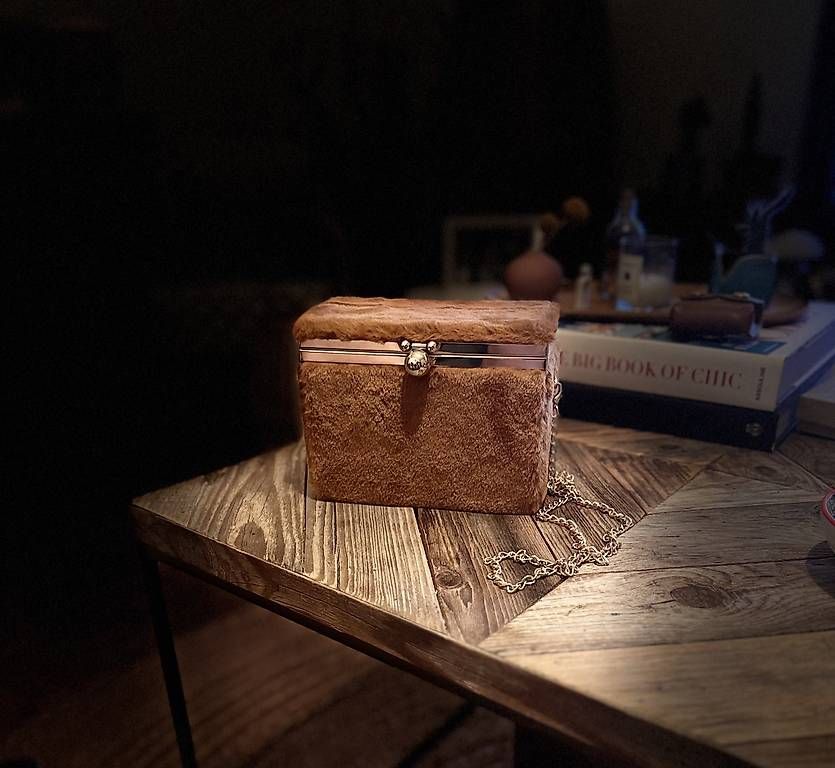 Giocattoli: Pochette en peluche  – Usato da Lausanne venduto da ang_ks77