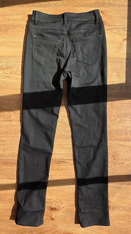 C&A Jeans: Schwarze Hose von C&A – Usato da Dagmersellen venduto da jul_y8bh 1