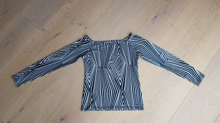 Stylisches Off-Shoulder Langarmshirt Gr. S schwarz/weiss ...