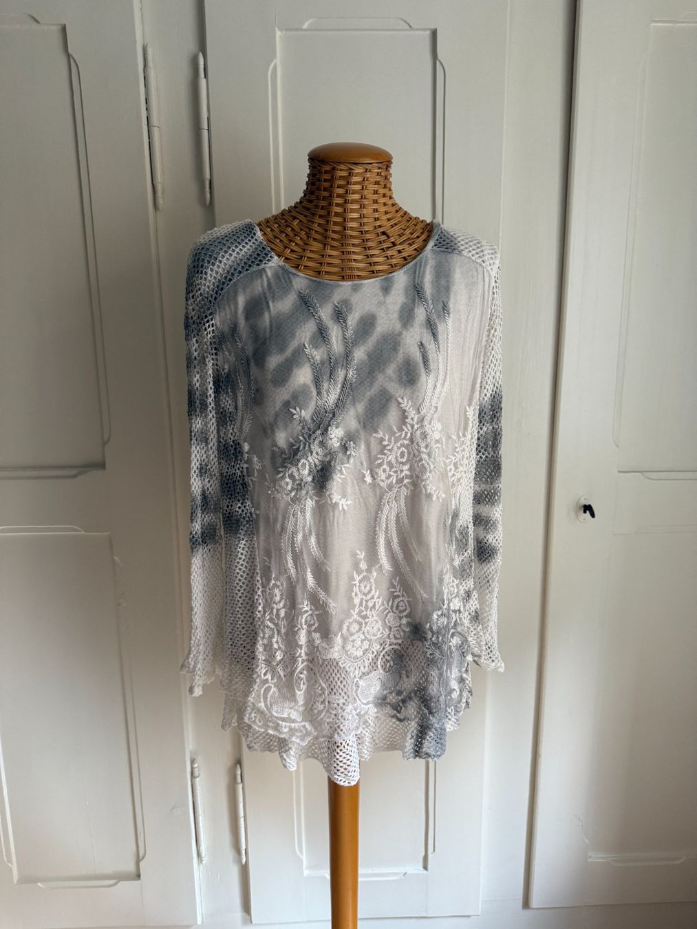 Tuniques: Layering Tunika Bluse weiss-grau M – D'occasion à Zürich par Diazaio