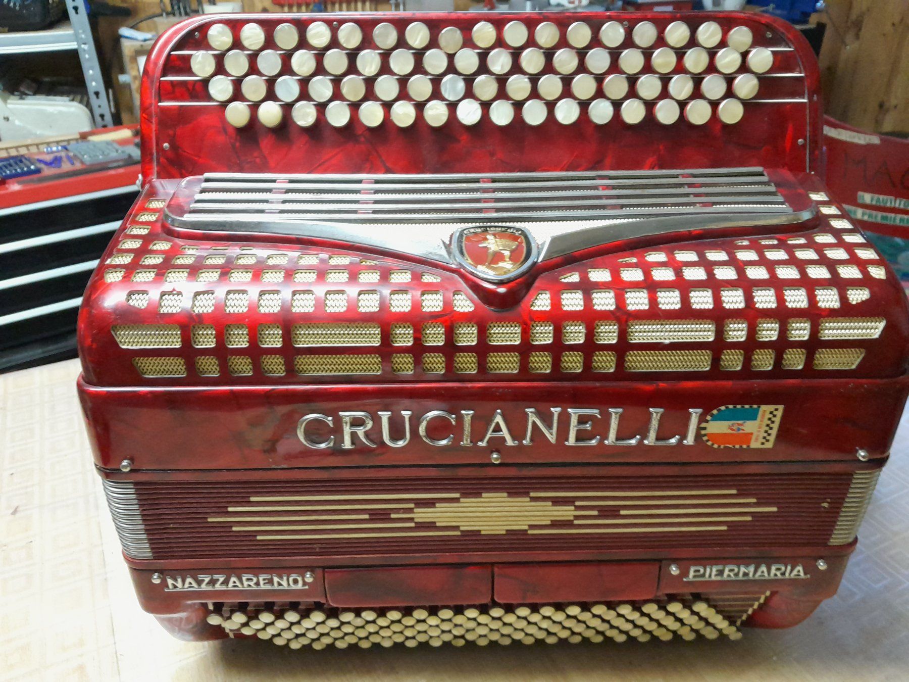 Strumenti musicali: accordéon Crucianelli – Usato da Grandson venduto da Tutu44