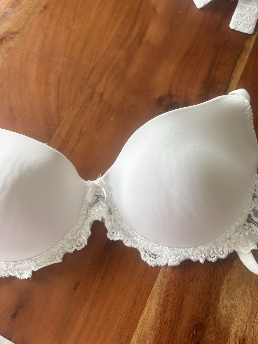 Altra biancheria intima: BH Traumhaft ,NP 119 CHF – Usato da Obbürgen venduto da bugi6868 3