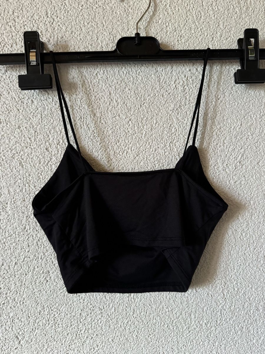 Bershka Top: Crop-Top von Bershka – Usato da Ruggell venduto da mar_vq6b 1