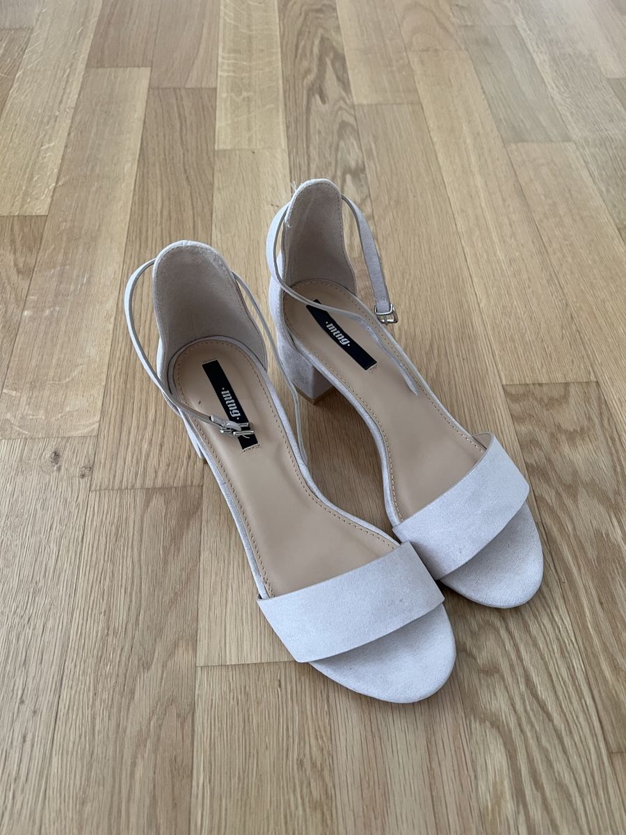 Damenschuhe: Sandalen beige Kunstleder Grösse 38 – Neu (gemäss Beschreibung) aus Urdorf von be_bravee 2