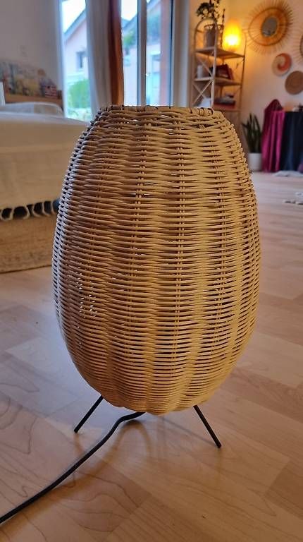 Lampes: Korb Stehleuchte Rattan braun – D'occasion à Zug par ram_n27t