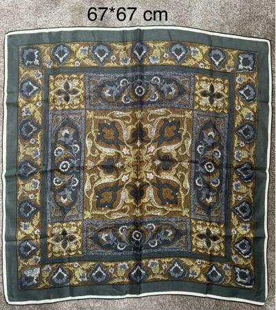Foulard en soie vintage – 67x67 cm