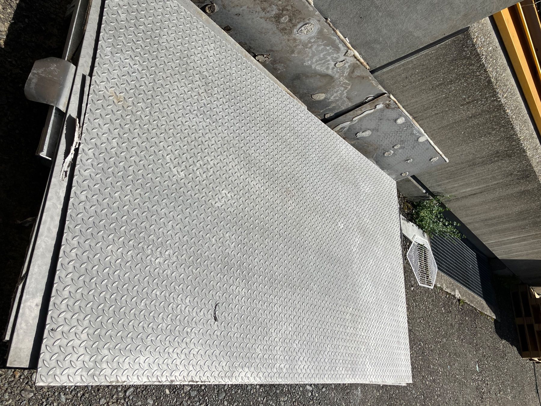 Sicherheit: Rippelblech – Gebraucht aus Lichtensteig von elektronik-service 1