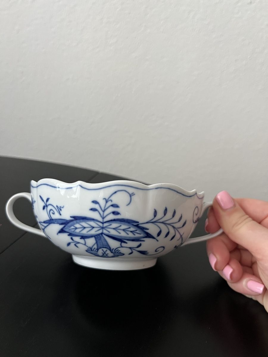 Ciotole: Meissen Blue Onion two-handled soup cup – Usato da Zürich venduto da Nowstalgia 1