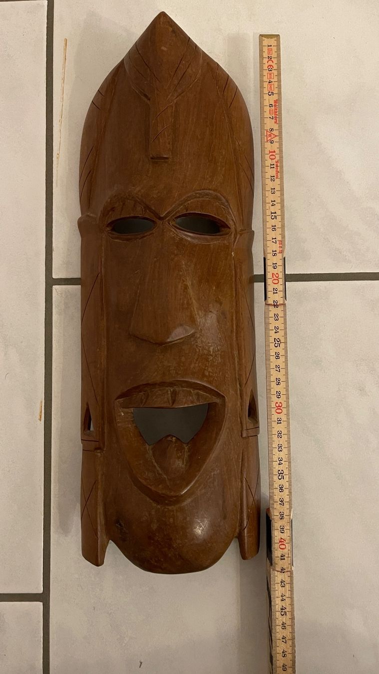Internationale Kunst: Afrikanische Holz Maske Handgeschnitzt – Gebraucht aus Etzgen von Vendomondo