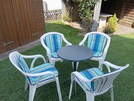 4 Gartenstühle mit Sitzkissen weiss ohne Tisch