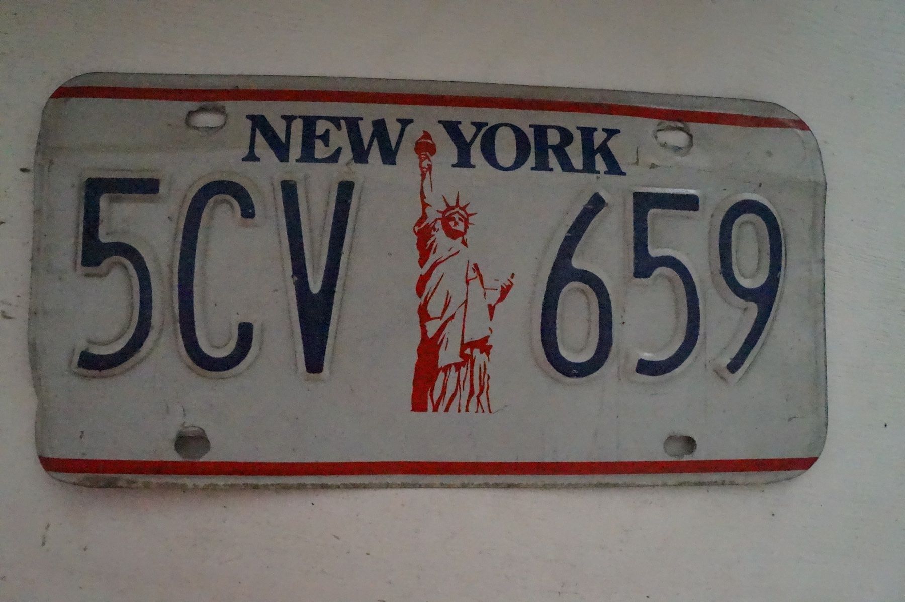 Schilder: NY Nummerschild – Gebraucht aus Torre von fku_92pw