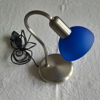 Stilvolle Nachtischlampe, blau und Edelstahl