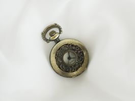 Taschenuhr Anhänger Kettenuhr Quarz bronzefarben Deko 3 cm
