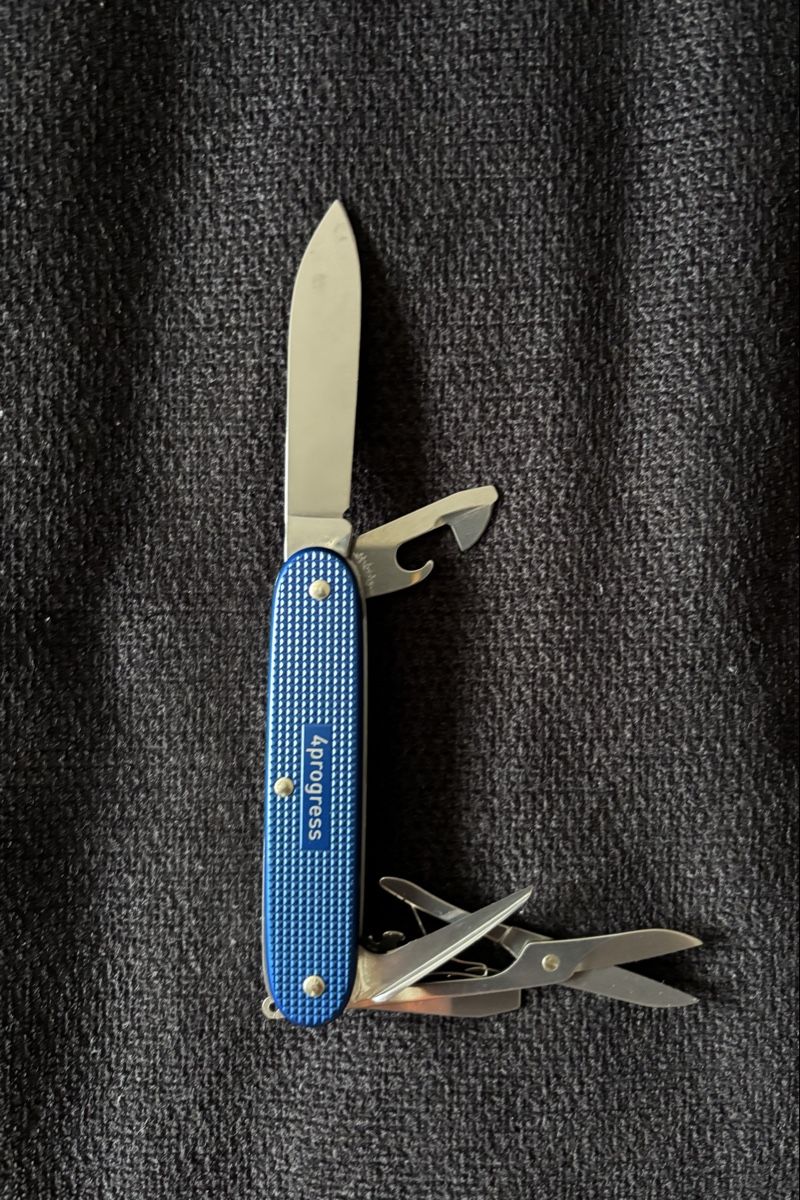 Victorinox Coltelli tascabile: Victorinox Bicolor 4 progress silber/blau – Nuovo (secondo la descrizione) da Allenwinden venduto da Lb3 2