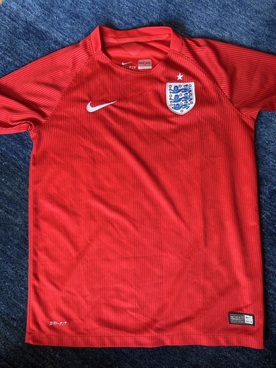 Nike Scarpe, pantaloni & magliette da ginnastica: Nike Trikot England 146/152  – Usato da Liebefeld venduto da nurseli