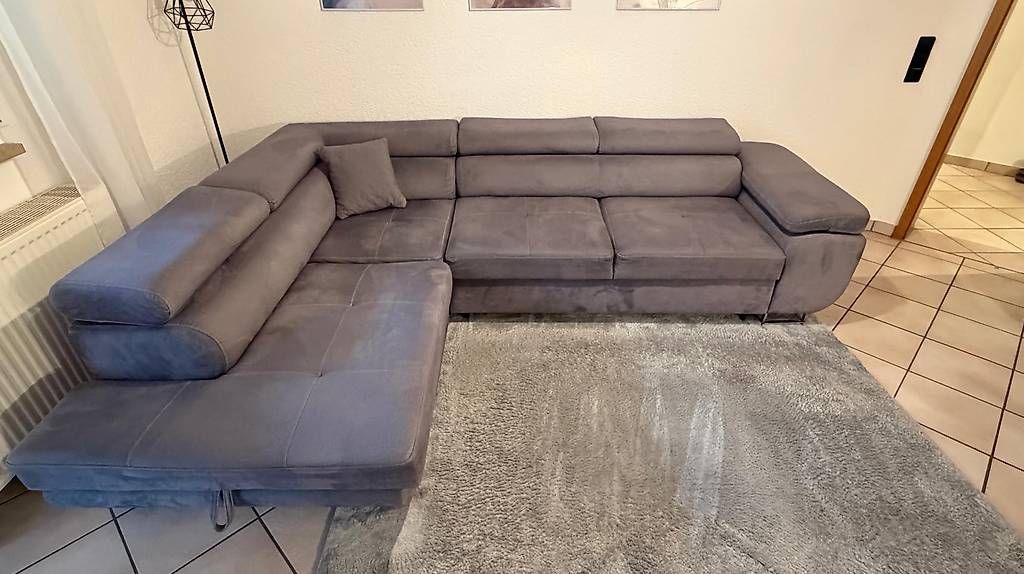 Divani: Ecksofa grau mit Schlaffunktion & Stauraum – Usato da Lengnau AG venduto da joh_hbz6