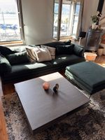 Moderner Couchtisch mit viel Stauraum
