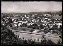 AK Uzwil /St. G., Ortsansicht mit Bahngleisen