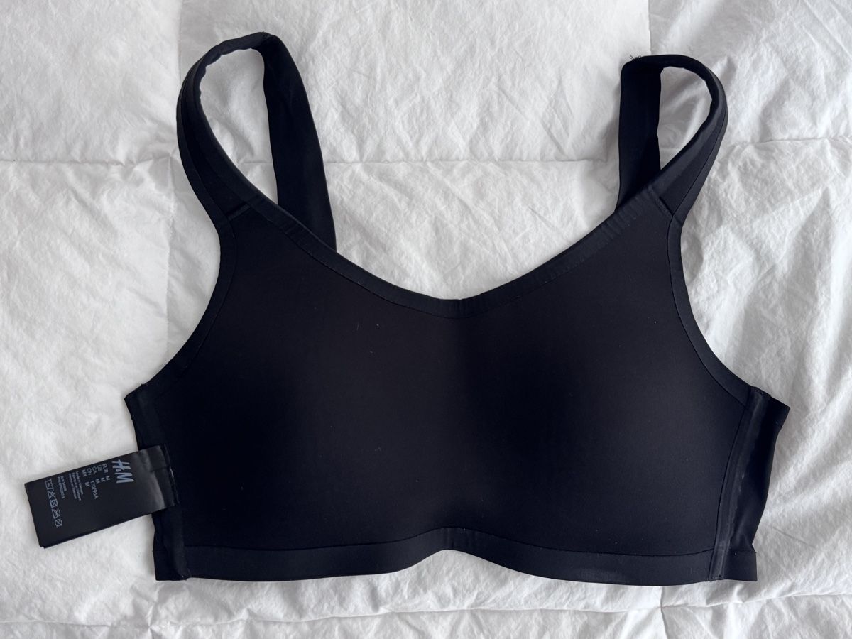 H&M Top: H&M Black Sports Bra – Usato da Zürich venduto da Tanja_G88 2