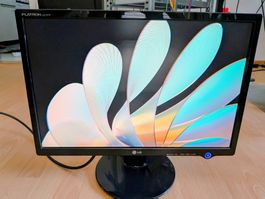 LG Flatron L227WTP-PF (22", 1680x1050, 16:10 Format)