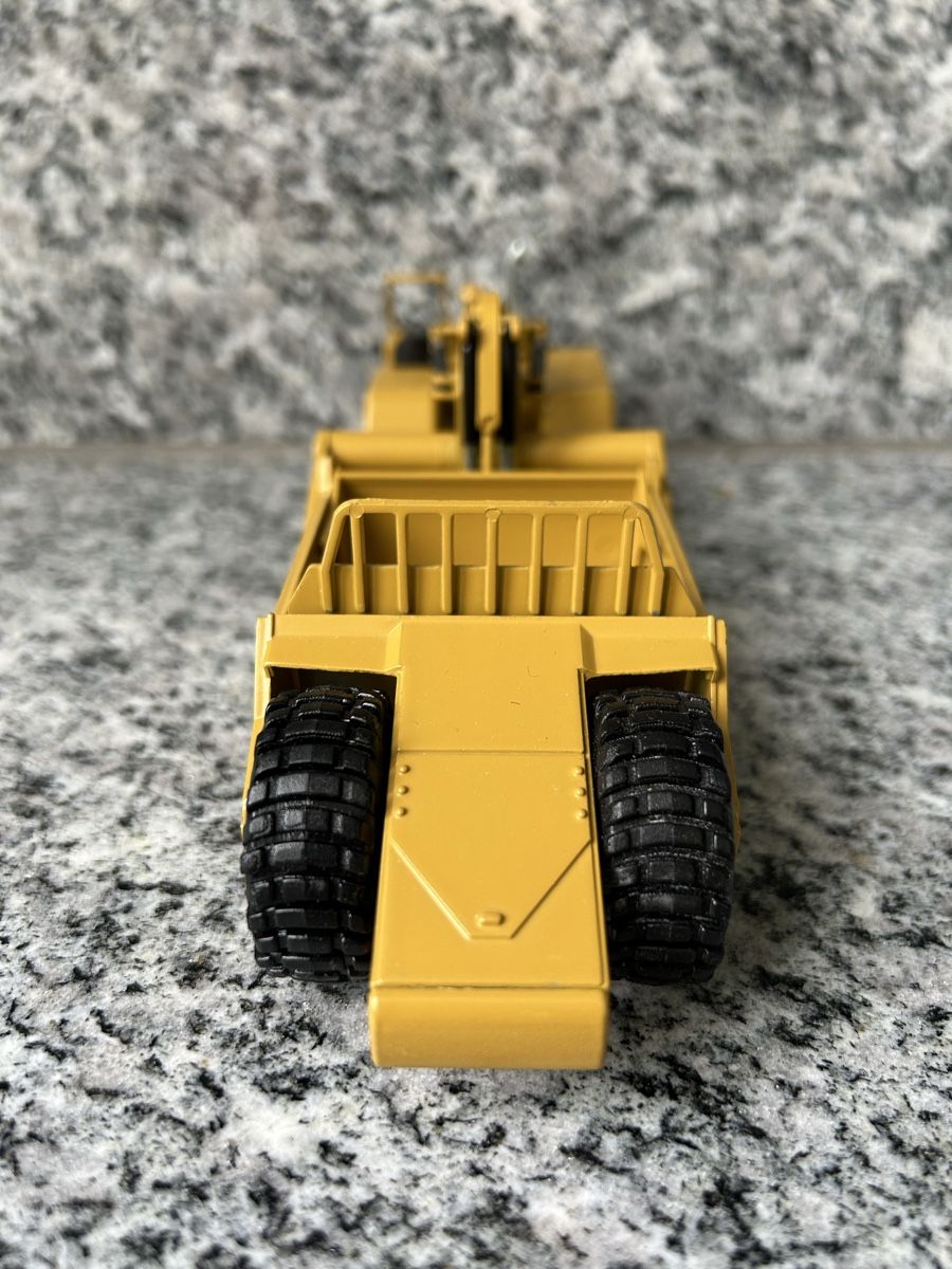 Caterpillar Kit di modellismo & Modellini statici: Caterpillar 621 Scraper, 1:50, NZG – Usato da Horw venduto da Tigercat635 3