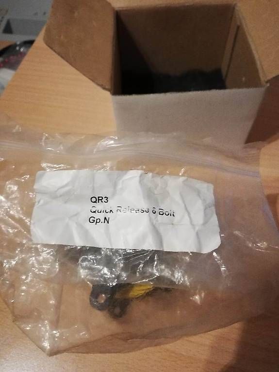 Tutti pezzi di ricambio auto: QR3 6 Bolt GT Steering Quick Release – Nuovo e nell'imballaggio originale da Delémont venduto da Eschmann1 1
