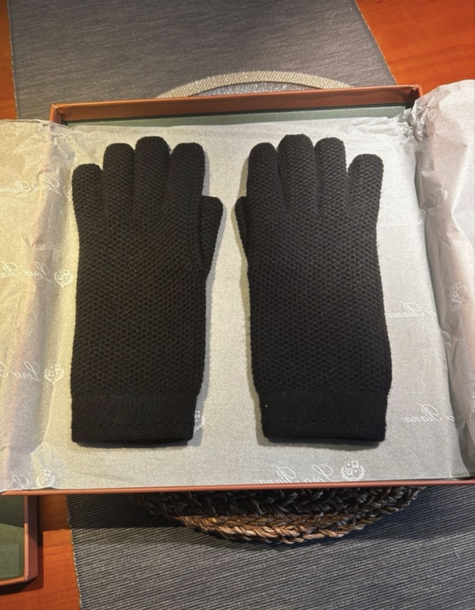Loro Piana Guanti & manicotti: Loro Piana Cachemire gloves  – Nuovo (secondo la descrizione) da Plan-Les-Ouates venduto da Loved_Panda_Clothing