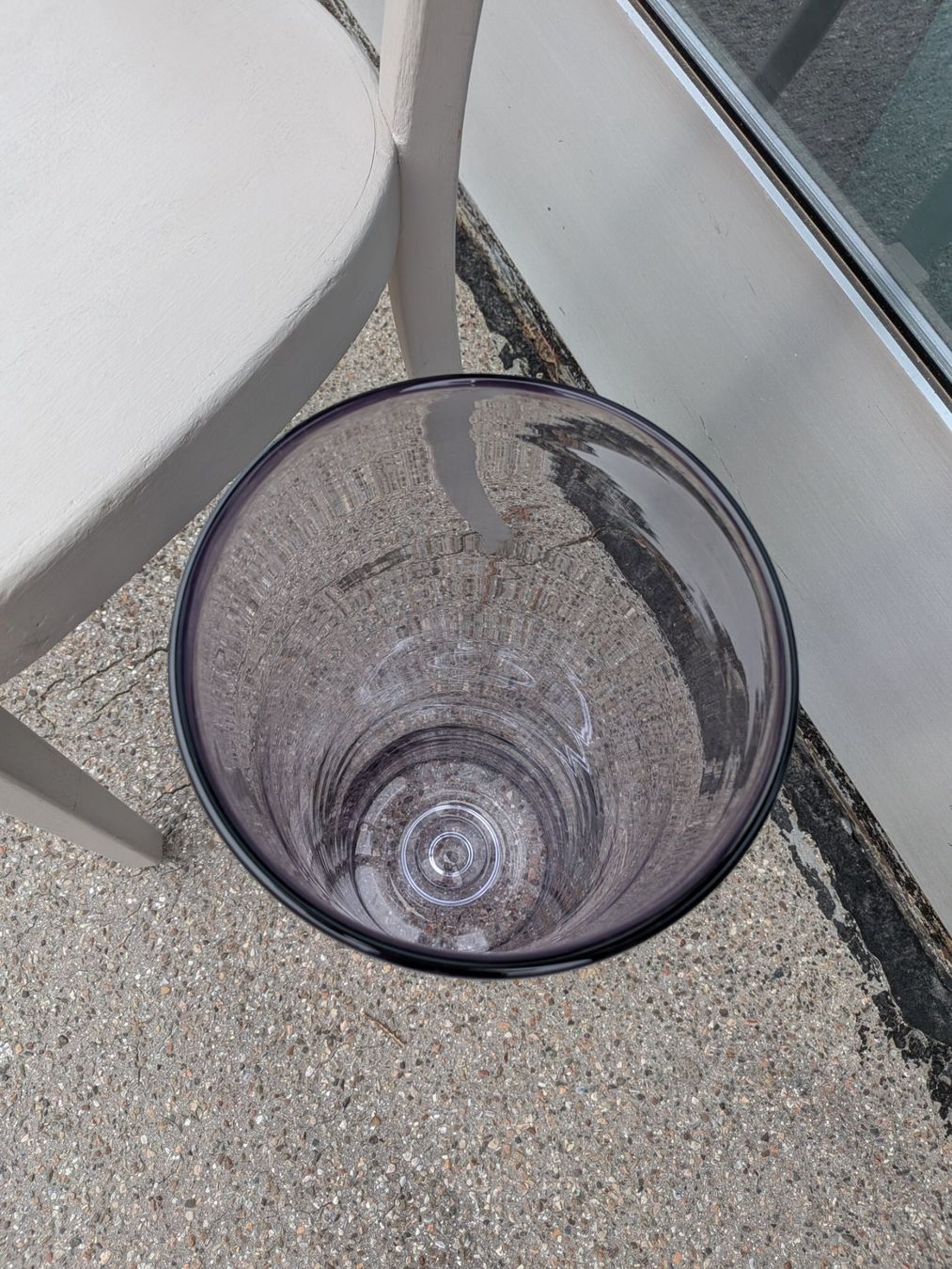 Sonstige Büroeinrichtungen: Grosse Vase oder Schirmständer lila Glas – Gebraucht aus Emmen von magelan 1