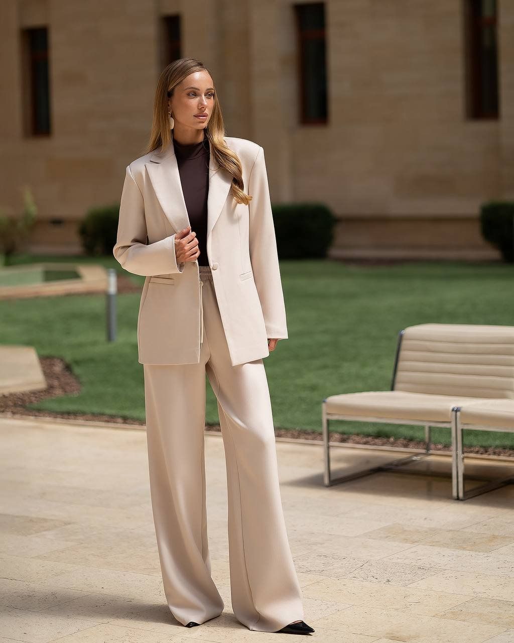 Completi & Tailleur: Beige Relaxed Suit Set Size: M new – Nuovo e nell'imballaggio originale da Zürich venduto da Ms.Me-Fashion 1