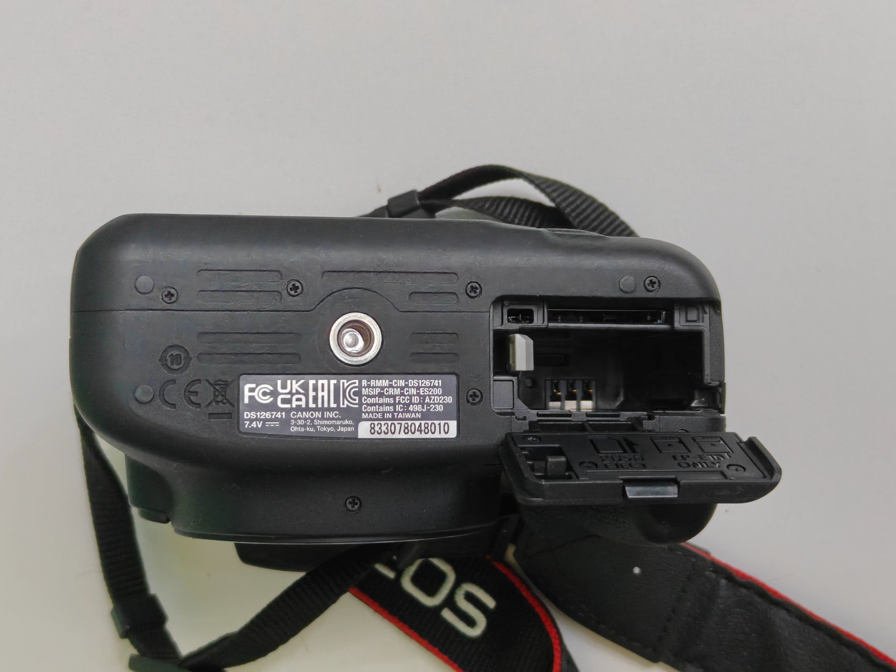 Canon Appareil photo: Kamera Canon EOS 2000D Ab 40.Fr – Défectueux à Solothurn par SDGG 4