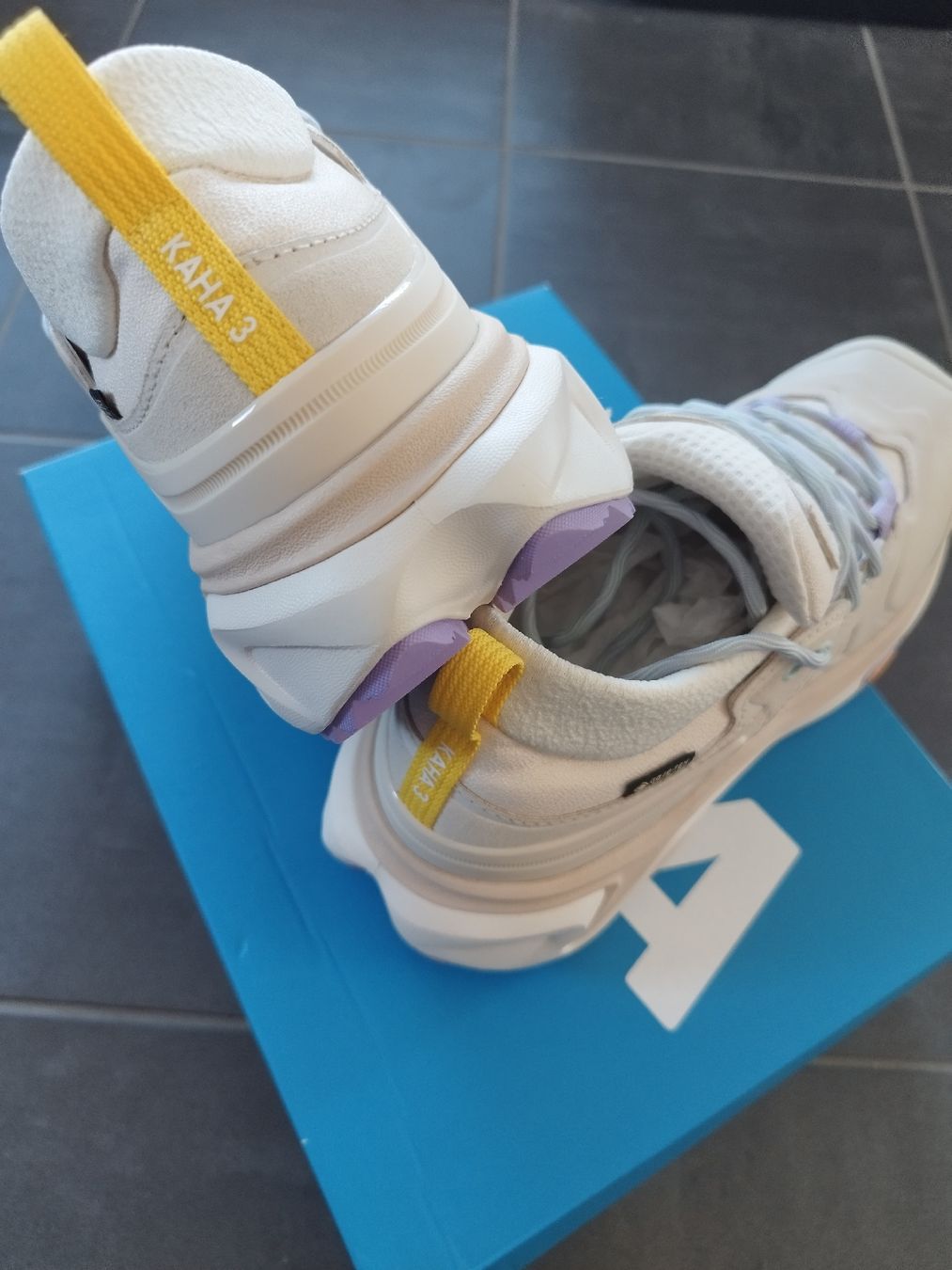 Hoka One One Scarpe da donna: Hoka Kaha 3 GTX Freizeitschuhe Gr. 40 – Nuovo e nell'imballaggio originale da Tartar venduto da the_h8r7 2