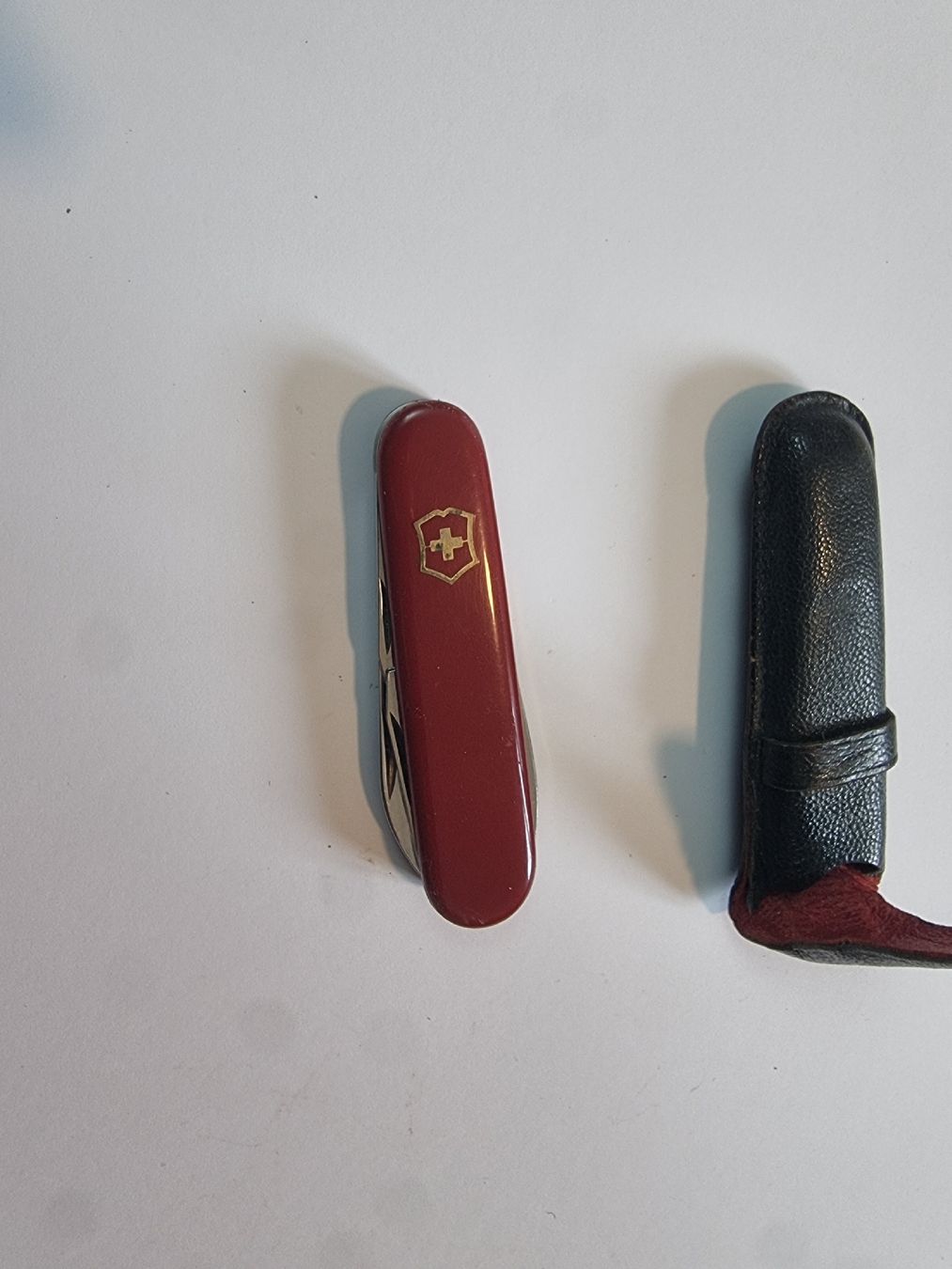 Victorinox Coltelli tascabile: Victorinox Sackmesser rot mit Ledertasche, gebraucht – Usato da Olten venduto da Mezopotamya 1