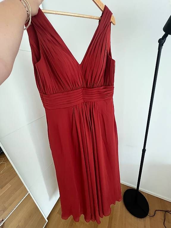 Robes: Neues ungetragenes Festkleid  – D'occasion à Winterthur par janina98 1