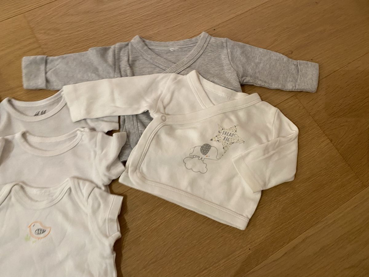 Kleiderpakete & -sets: Cute Baby Clothes Bundle Newborn, Size 50/56 – Gebraucht aus Planken von R4gskL7 2