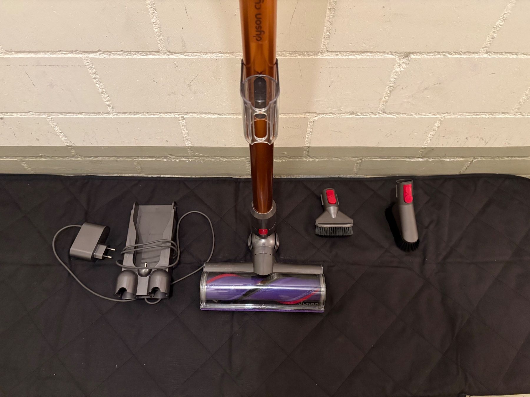 Dyson Aspirapolveri & Accessori: Dyson V10  Handstaubsauger mit Zubehör – Usato da Lausen venduto da sen_jm7c 6