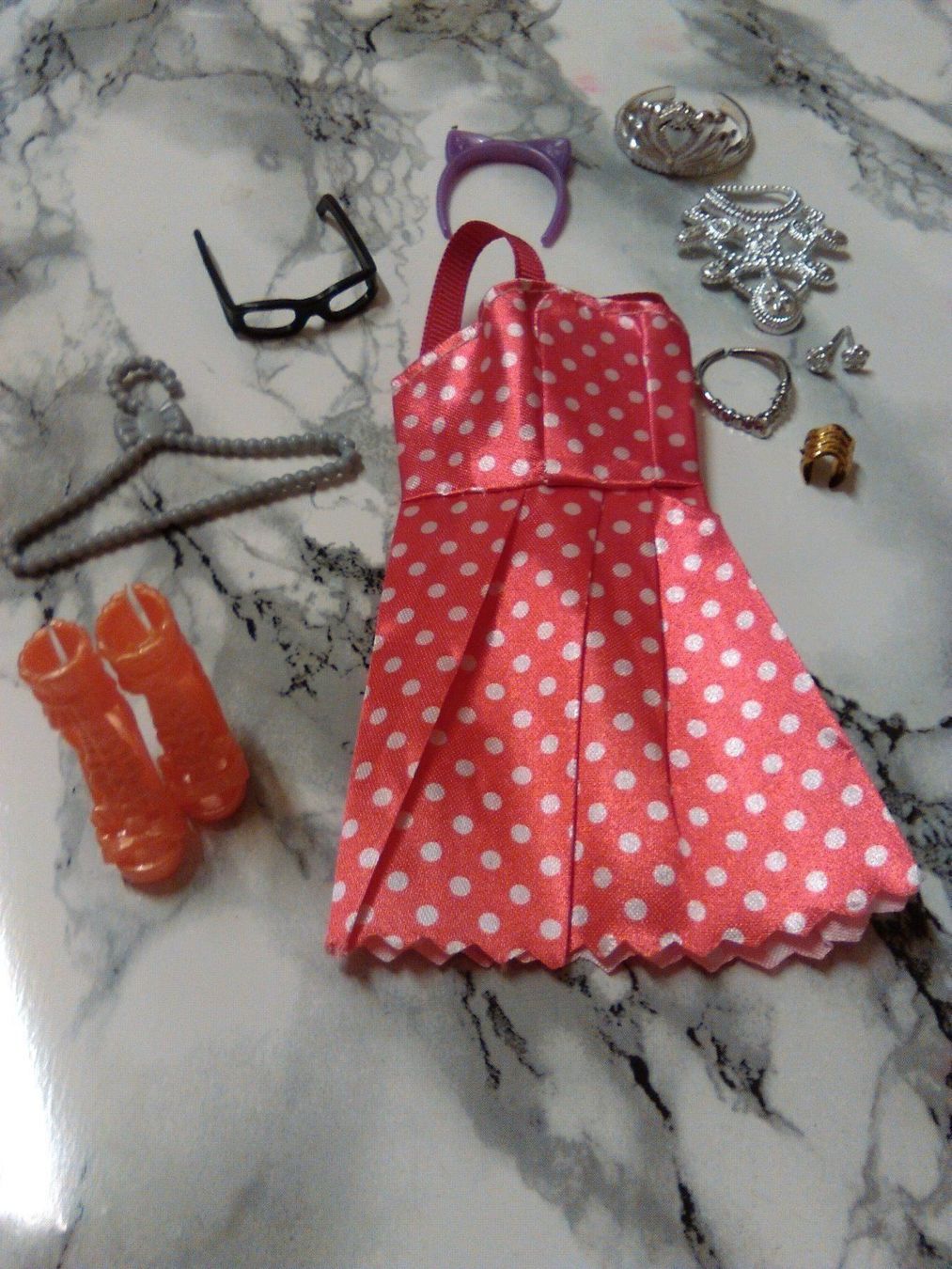 Giocattoli: BARBIE KLEID;;MIT ACCESSORIES – Nuovo (secondo la descrizione) da Basel venduto da bijoutrie_4 7