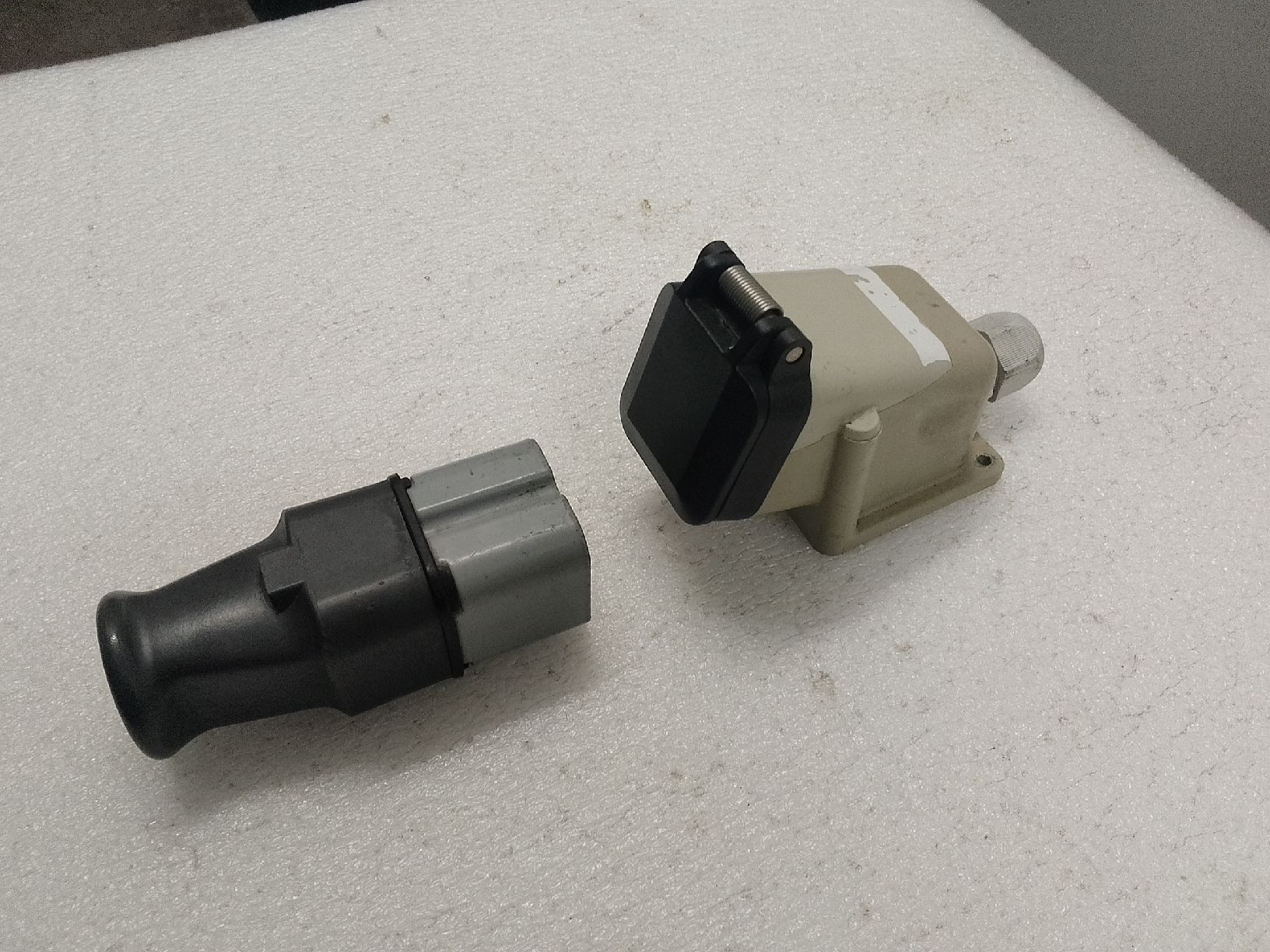 Spine: Steckverbinder J15 500V – Usato da Trubschachen venduto da Caddy8 1