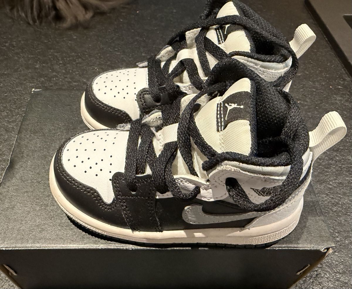 Jordan Schuhe für Jungen: Baskets Jordan 1 Mid Bebé Taille 6C – Neu und originalverpackt aus Villaz-St-Pierre von pepe86 1