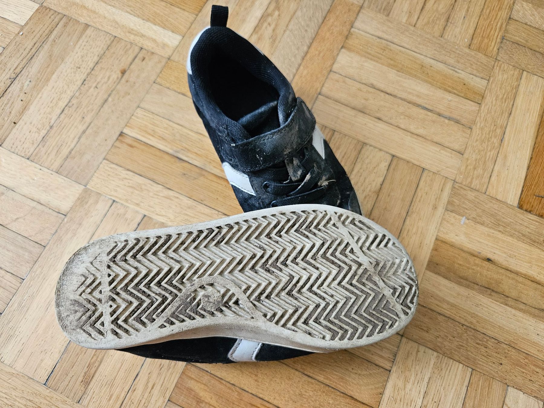 Schuhe für Jungen: Turnschuhe / Sneaker Gr. 27 – Gebraucht aus Unterengstringen von saraman 2