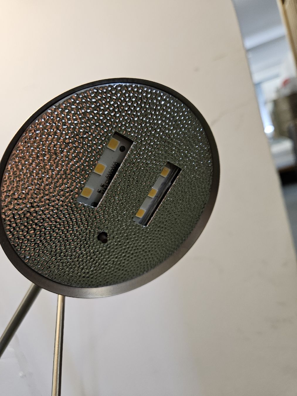 Lampes: LED Stehlampe  – D'occasion à Pratteln par Cartonsducoeur_bl 2