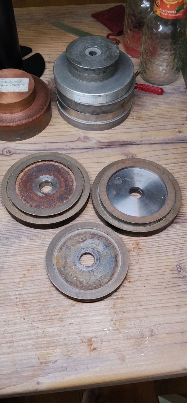 Tutte le macchine: Machine de lapidaire ancienne - Facetteuse double disque – Usato da La Sarraz venduto da RSwiss 6