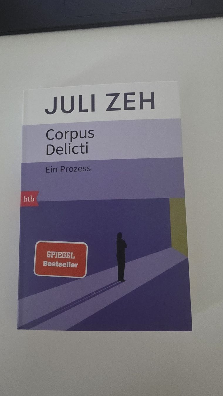Libri: Juli Zeh Corpus Delicti Ein Prozess – Nuovo (secondo la descrizione) da Glattfelden venduto da lenaaa_07