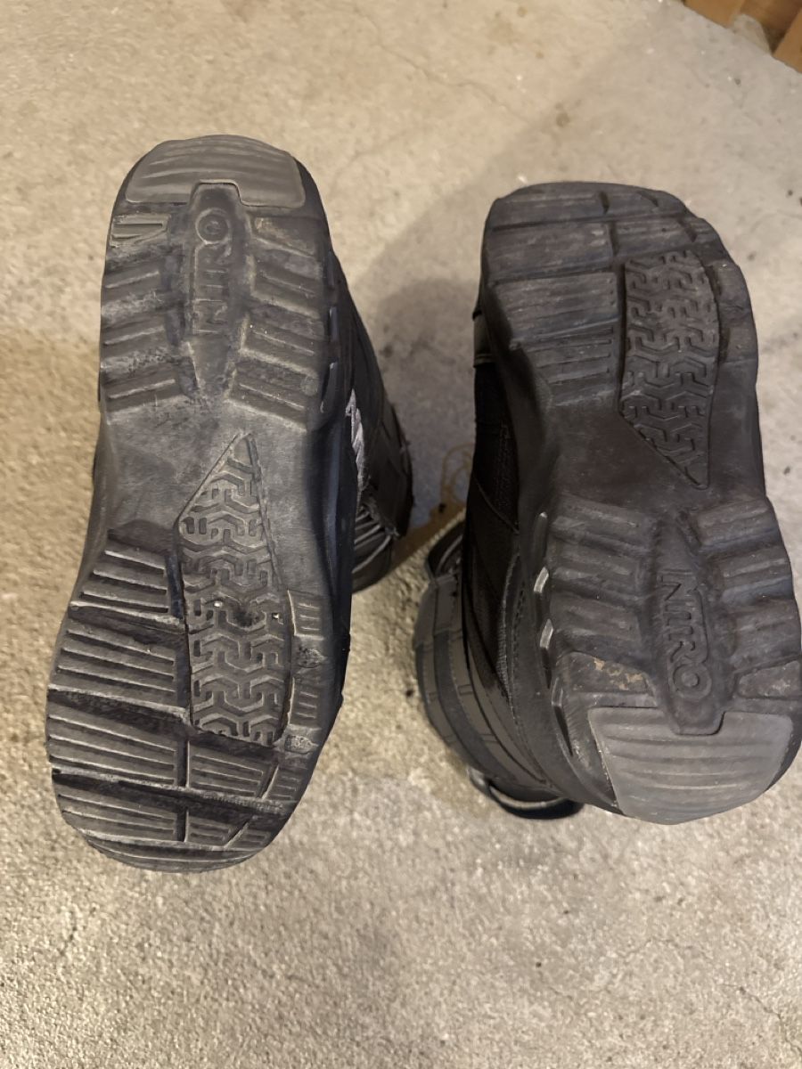 Snowboard Nitro Scarpe da uomo: Snowboard Schuhe Gr. 43,1/3. Boots von Nitro – Usato da Schliern b. Köniz venduto da amo_lln9 2