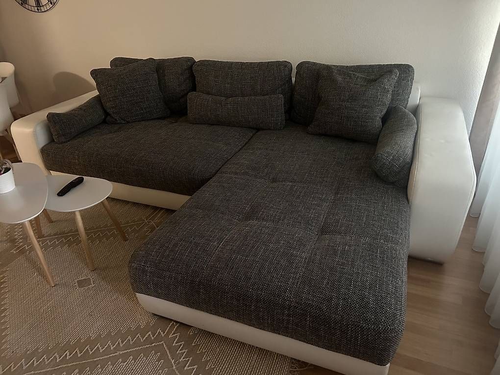 Sofas: Sofa mit bettfunktion  – D'occasion à Bern par cha_w6bp
