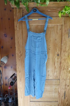Luftig Leichte 3/4Jeans Latzhose Gr S Bund 35cm mit Gummizug